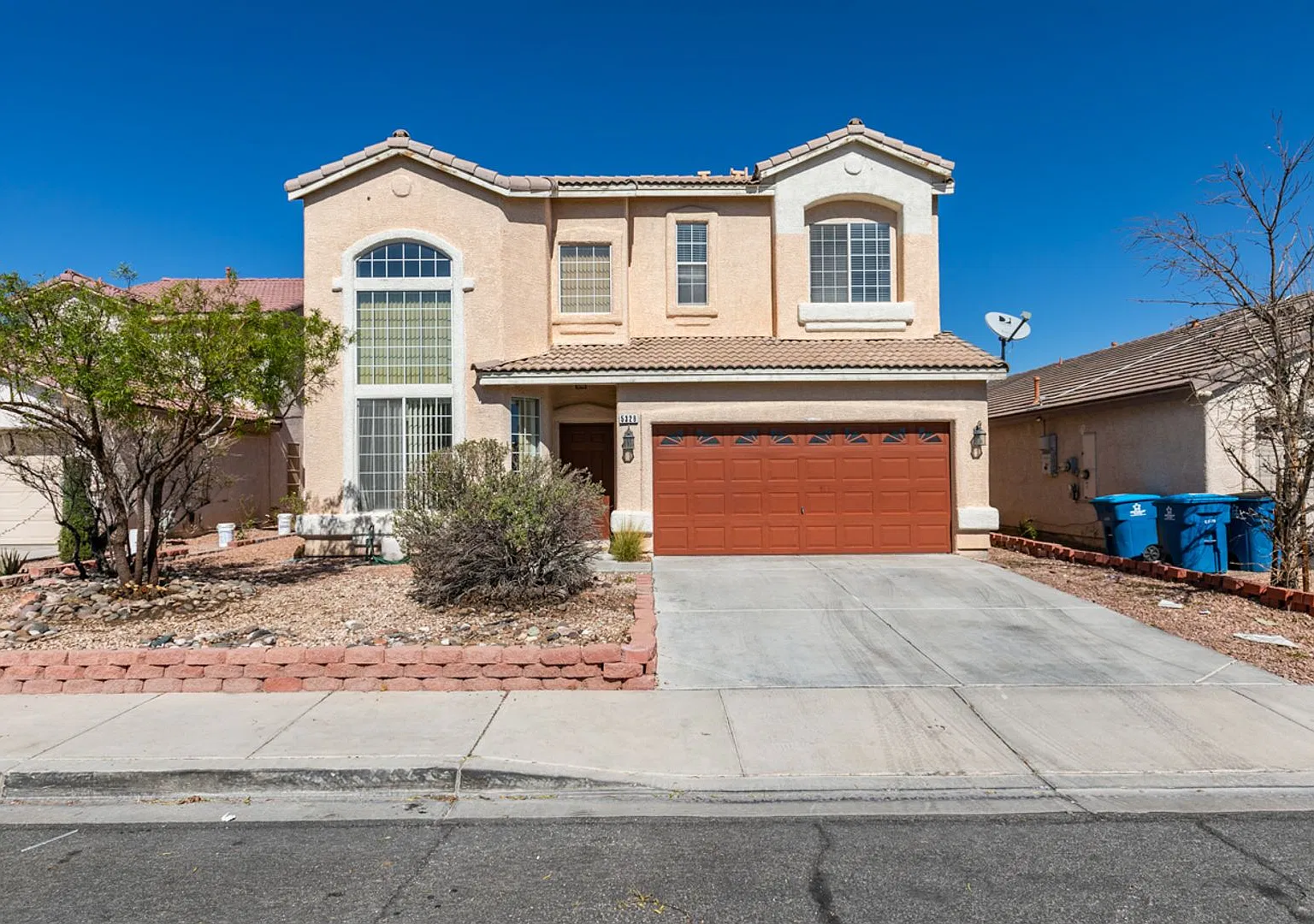 Convenient location and no HOA — Photo 1