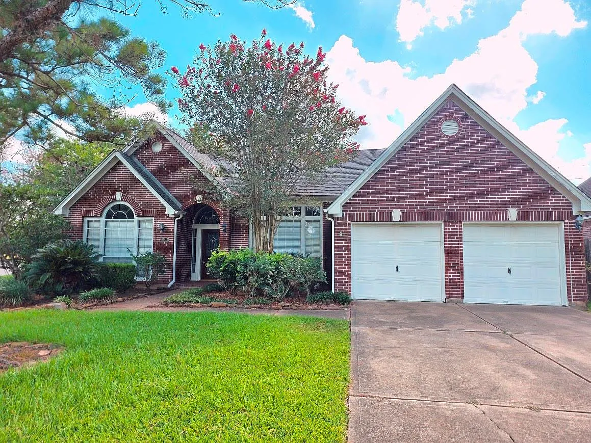 3 bed, 2.0 bath, 2094 sqft, $2,250 — Photo 2