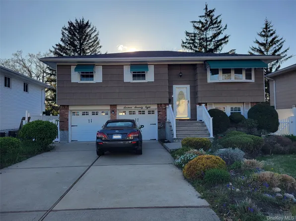 1678 Park Avenue, Merrick, NY 11566