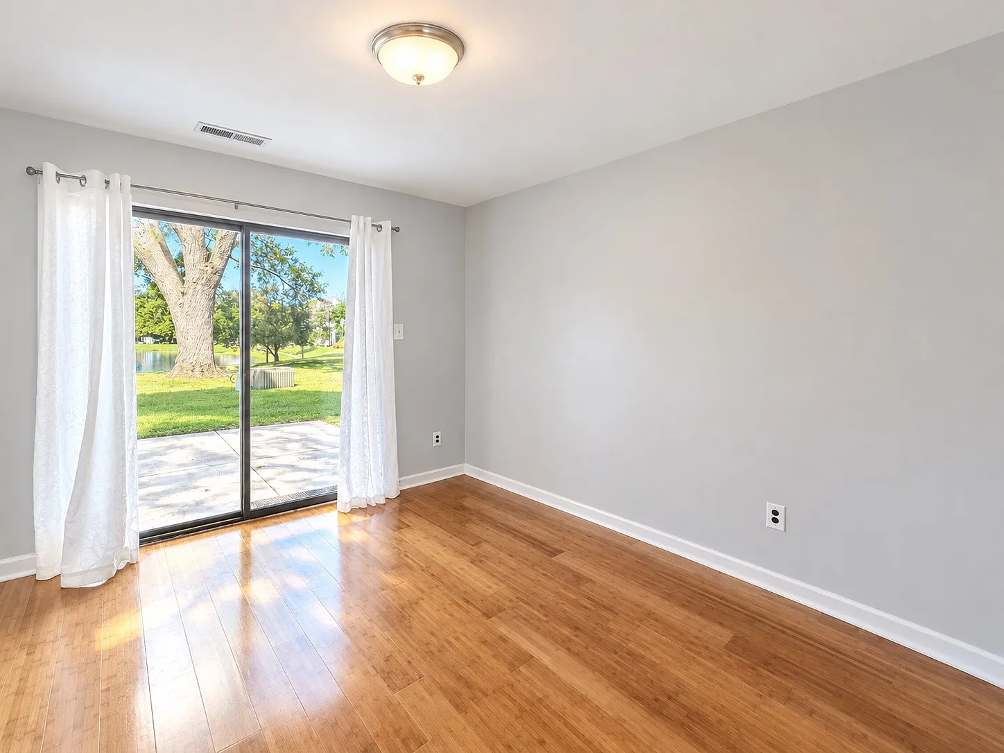 2 bed, 1004 sqft, $2,000 — Photo 4
