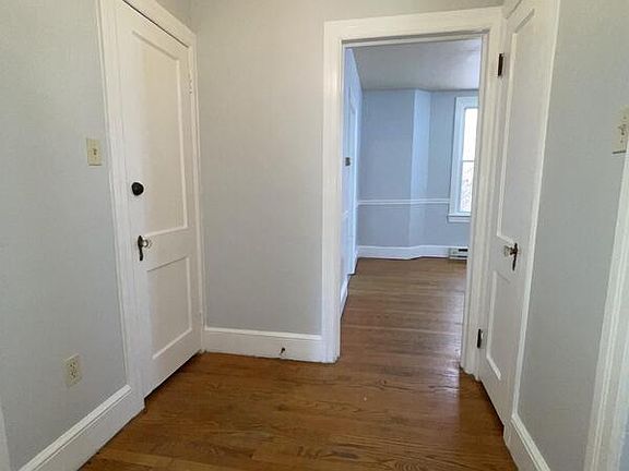 3rd image of 111 1/2 S Mulberry St