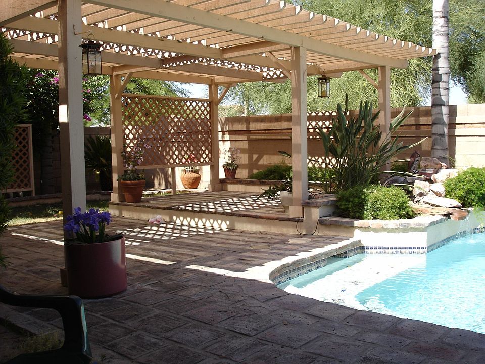 Shady, relaxing patio and pool!