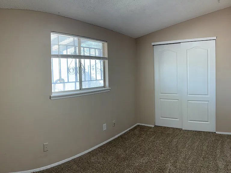 5527 Carousel Dr — Photo 14