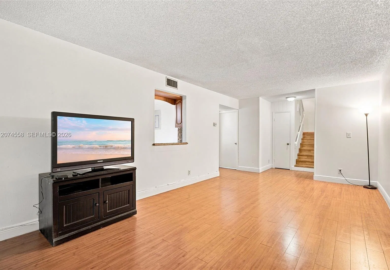 Center Court Condominium — Photo 4
