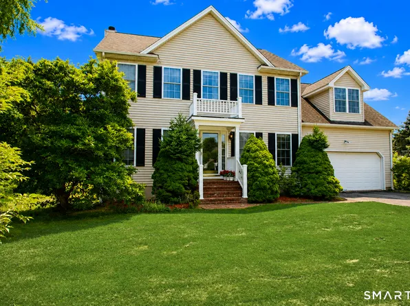 4 Meadow Road, Newtown, CT 06470
