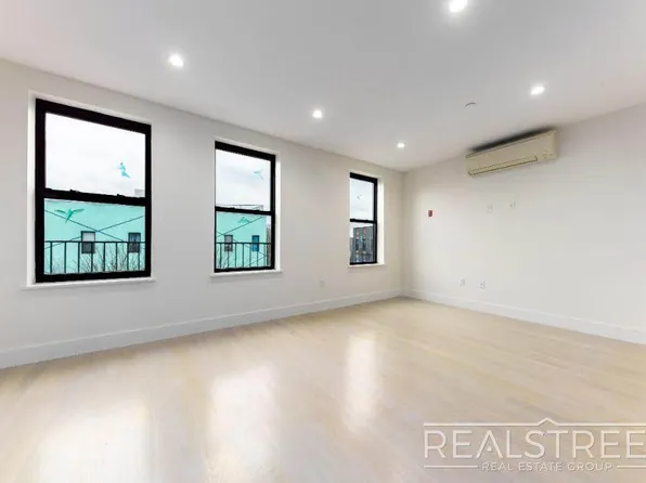 645 Knickerbocker Avenue image 3 of 9