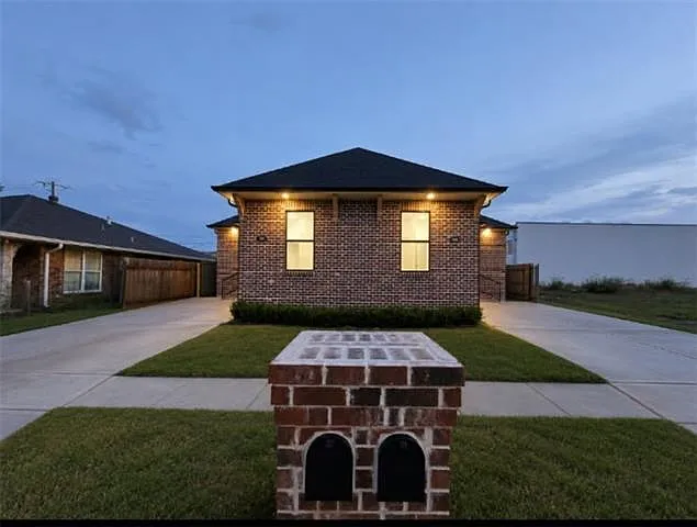 Building Photo - 310 Lynx Dr