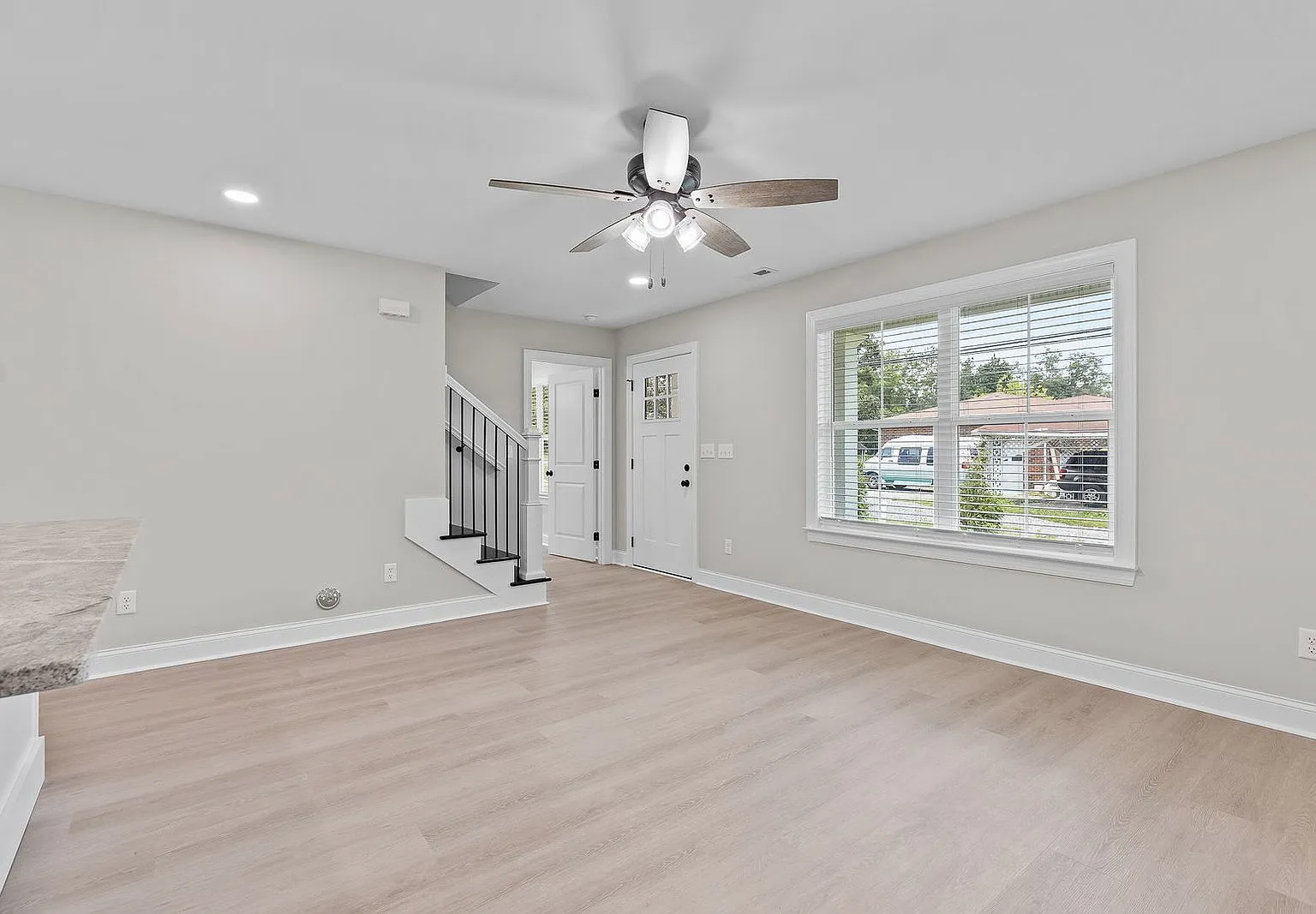 3 bed, 2.0 bath, 1412 sqft, $1,595 — Photo 4