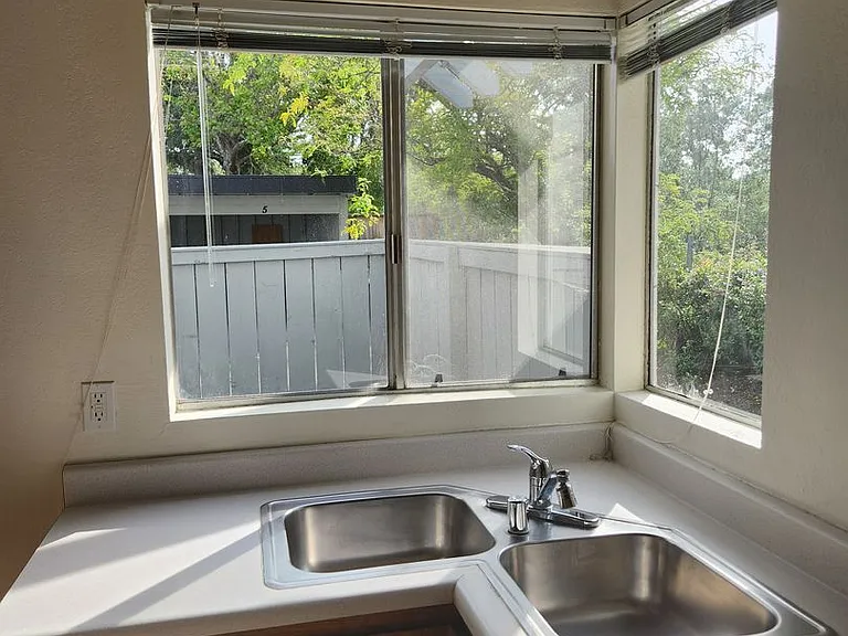 1700 Mission Blvd — Photo 2