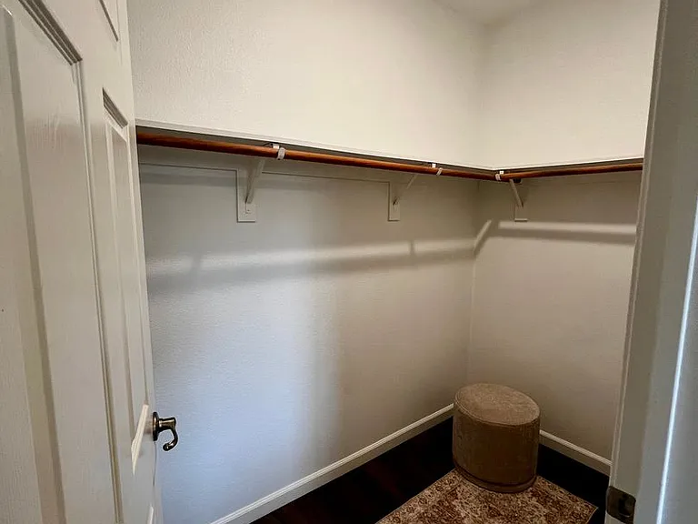 864 Pioneer St — Photo 28