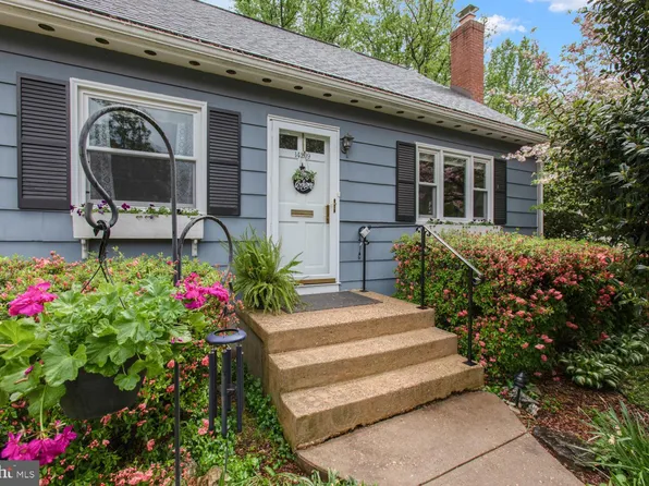 14209 Randall Dr, Woodbridge, VA 22191