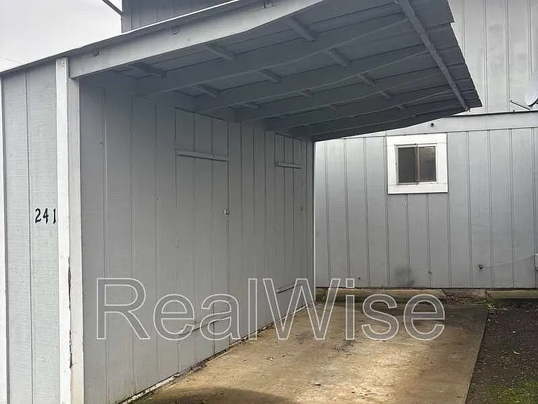 241 NW Rose St — Photo 13