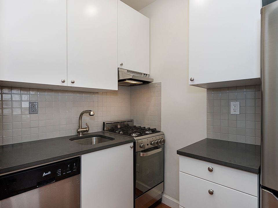1st image of 324 E 48th St #15