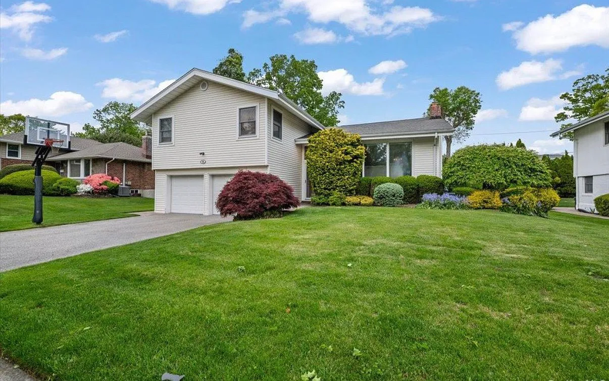 4 bed, 2248 sqft, $5,818 — Photo 1