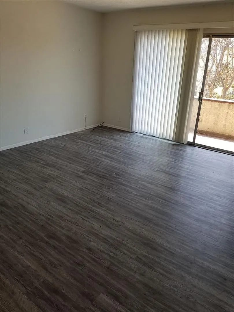 1504 S Fairfax Apartments — Photo 2