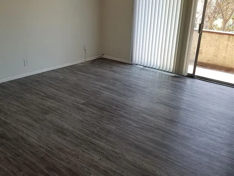 1504 S Fairfax Ave — Photo 2