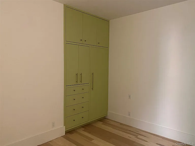 217 Allen St — Photo 13