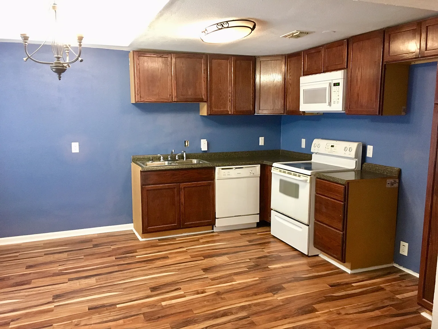 2 bed, 2.0 bath, 934 sqft, $1,150 — Photo 4