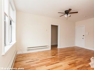 818 W Diversey Pkwy #827, Chicago, IL 60657