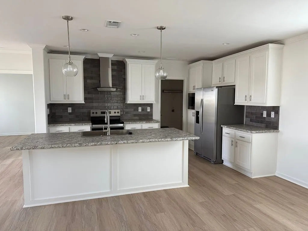 3 bed, 2.0 bath, 1441 sqft, $1,699 — Photo 3