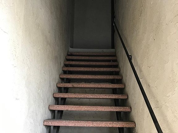 3rd image of 410 S Oak Knoll Ave APT 5