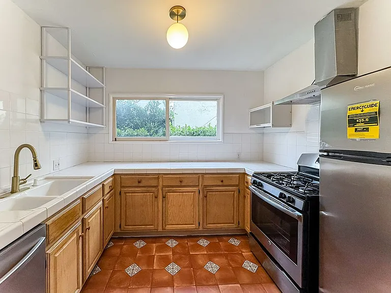 2033 Euclid St #6 — Photo 7