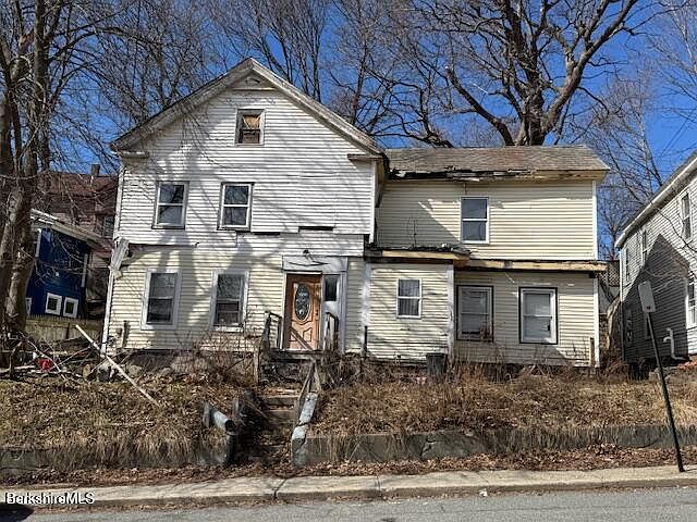 1st image of 135 E Quincy St