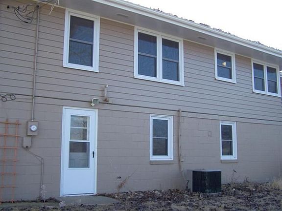 3rd image of 3439 Jackson St