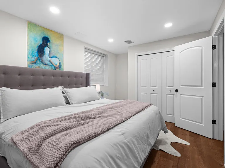 819 Irving Ave — Photo 22