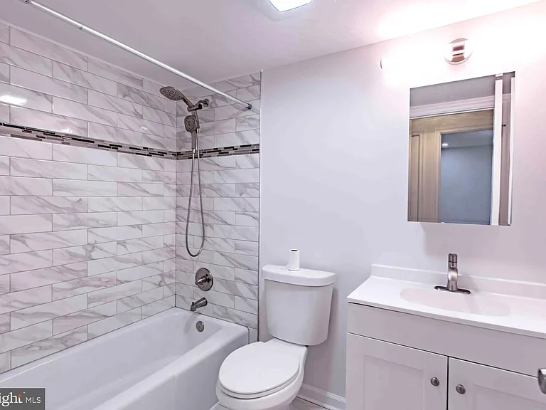 1 Stonehenge Cir #2 — Photo 34