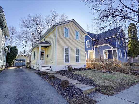 3rd image of 185 Caroline St