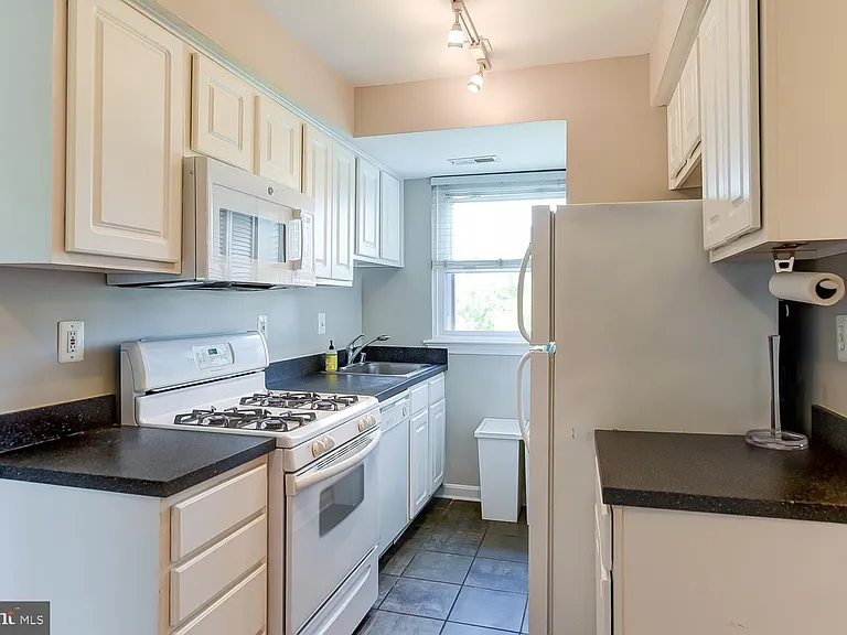 1627 Massachusetts Ave SE #201 — Photo 8