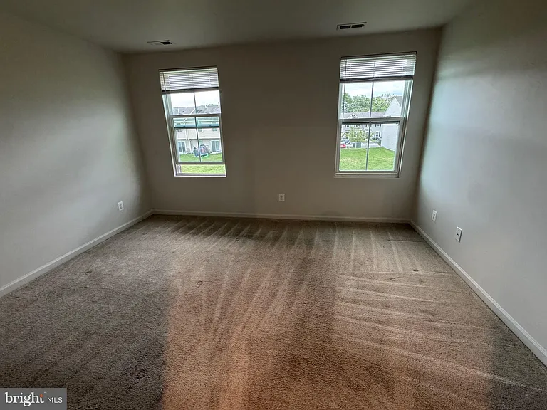 20 Marsh Ln — Photo 8