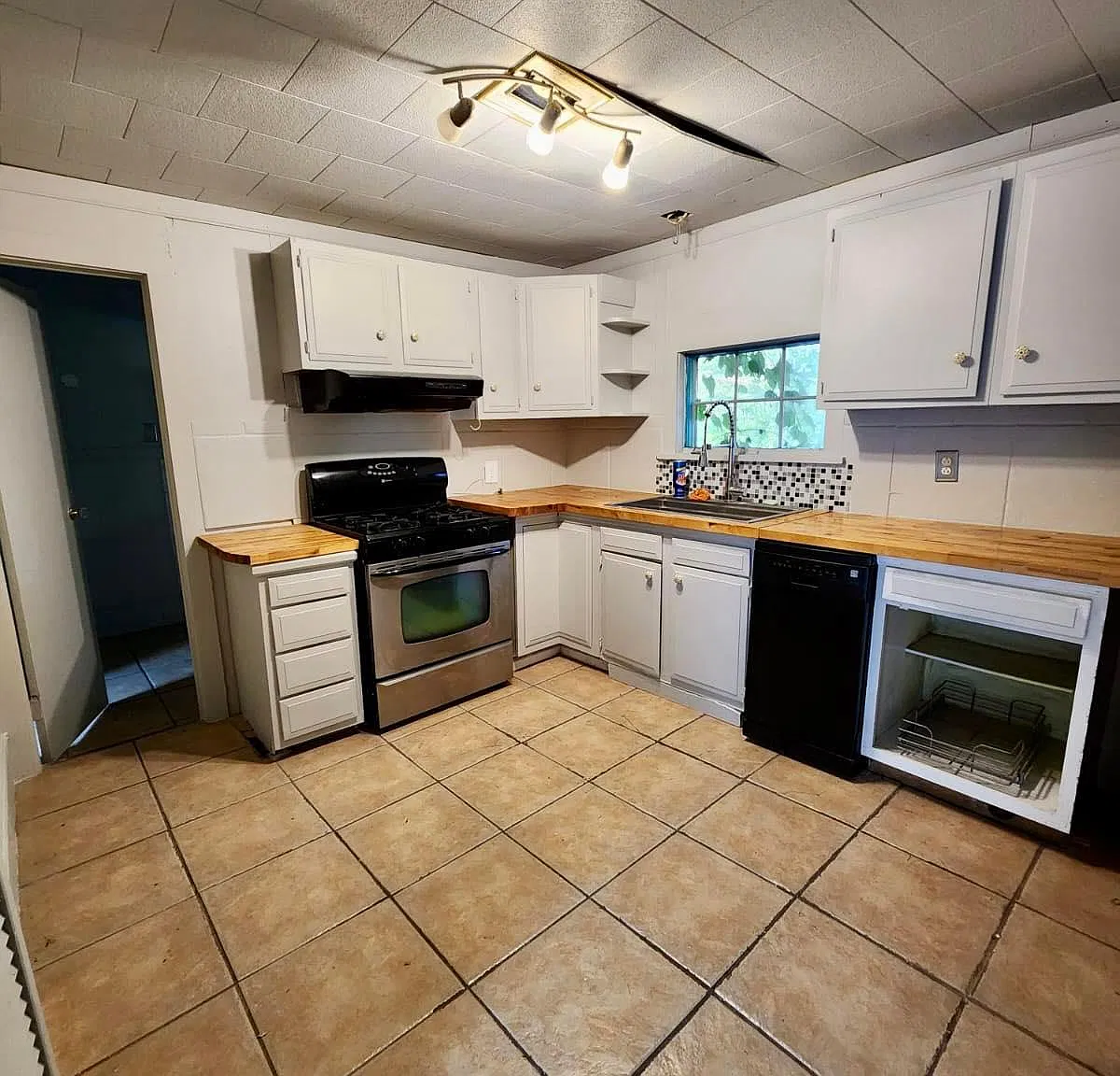 3 bed, 1045 sqft, $1,500 — Photo 4
