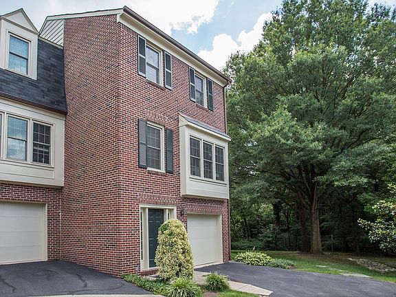 4th image of 3812 Vermont Ct