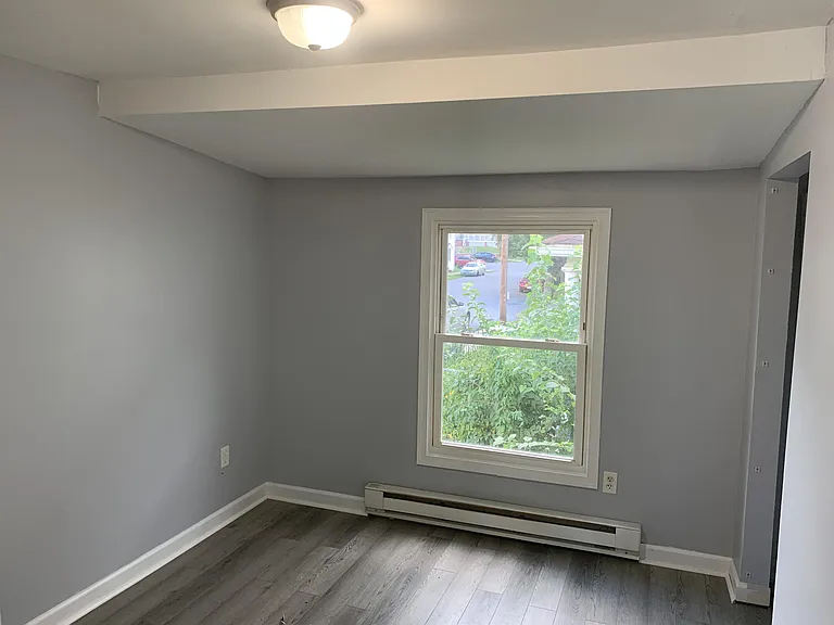 323 Porter Ave — Photo 9