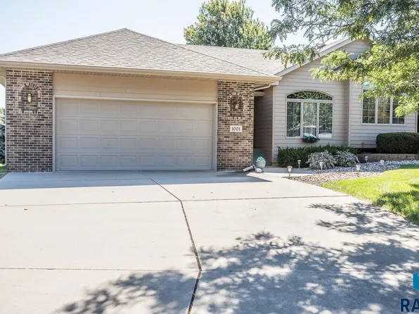 1001 E Maywood St, Brandon, SD 57005