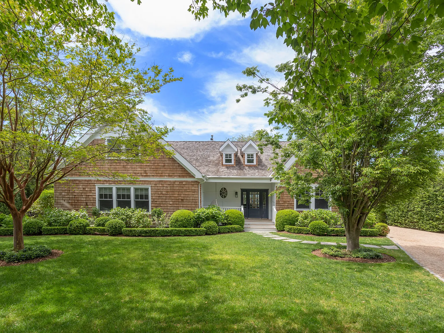 Exquisite Newly Renovated Southampton Village Home — Photo 2