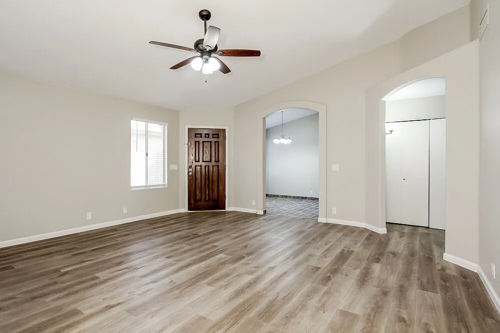 3 bed, 2.0 bath, 1501 sqft, $2,410 — Photo 3