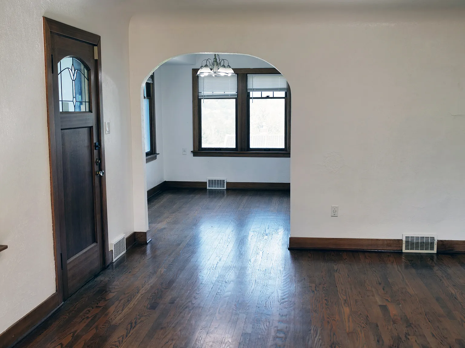 3 bed, 2790 sqft, $2,800 — Photo 4