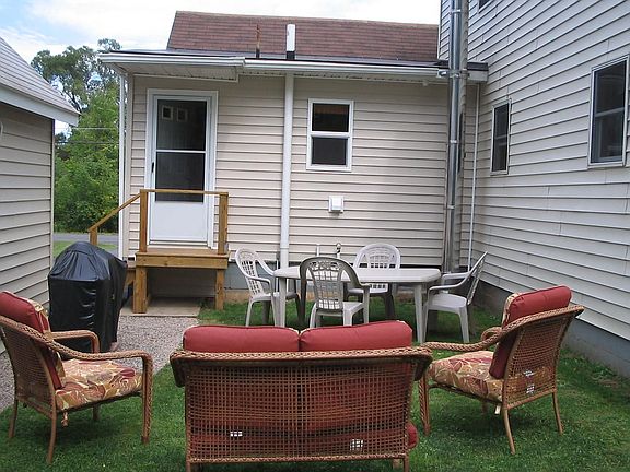 Backyard Entertaining "room"