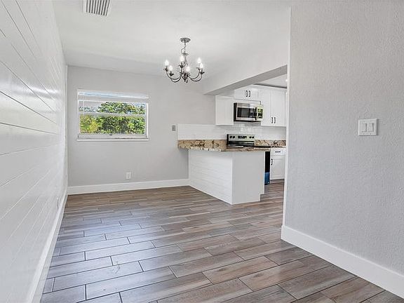 4th image of 10131 NW 35th St