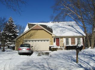 810 Arrowhead Ln, St Charles, IL