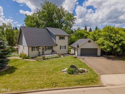 1713 River Dr NE, Mandan, ND, 58554