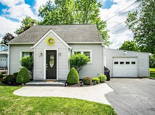 7530 Chestnut Ridge Rd, Lockport, NY 14094