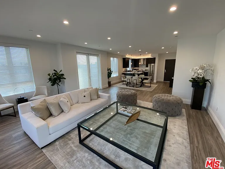 8700 Chalmers Dr #Penthouse 401 — Photo 9