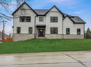 805 N Emroy Ave, Elmhurst, IL 60126