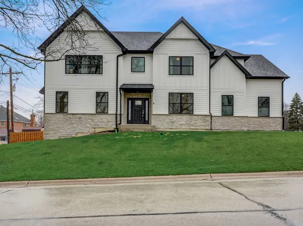 805 N Emroy Ave, Elmhurst, IL 60126