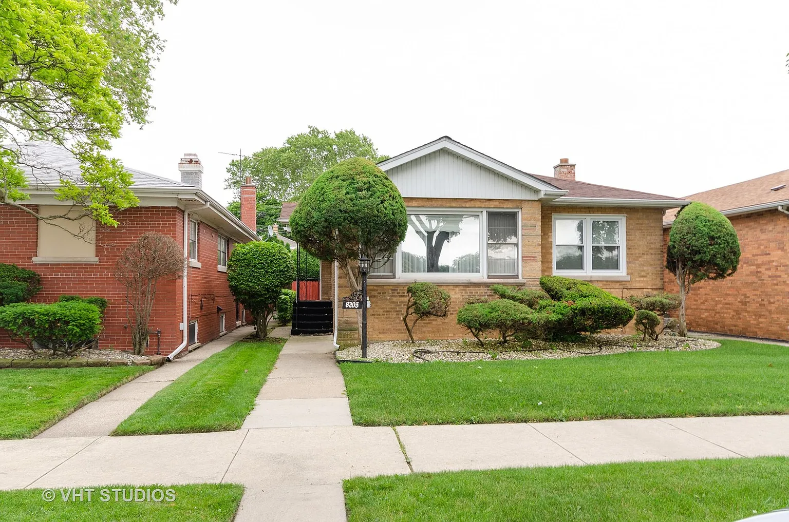 8205 S Essex Ave photo 1