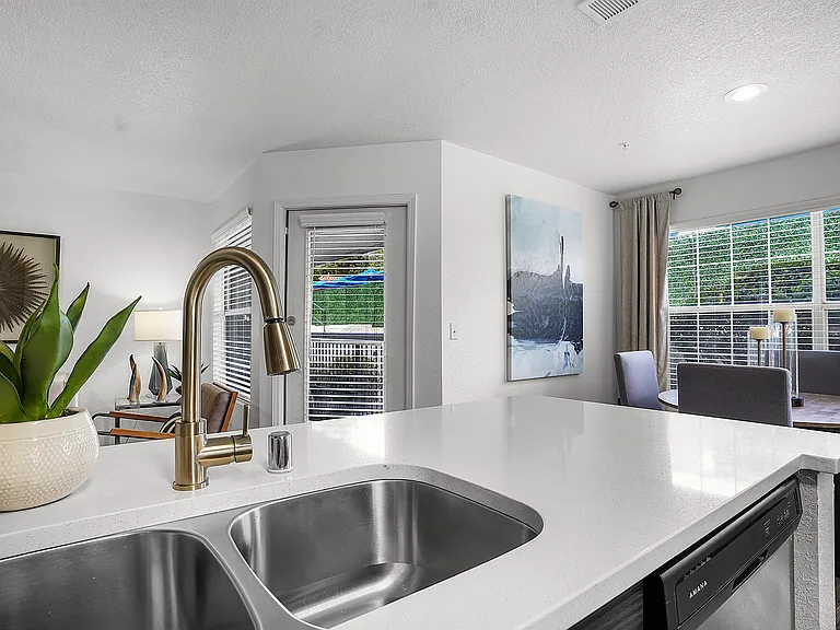 La Ventana Apartments — Photo 30
